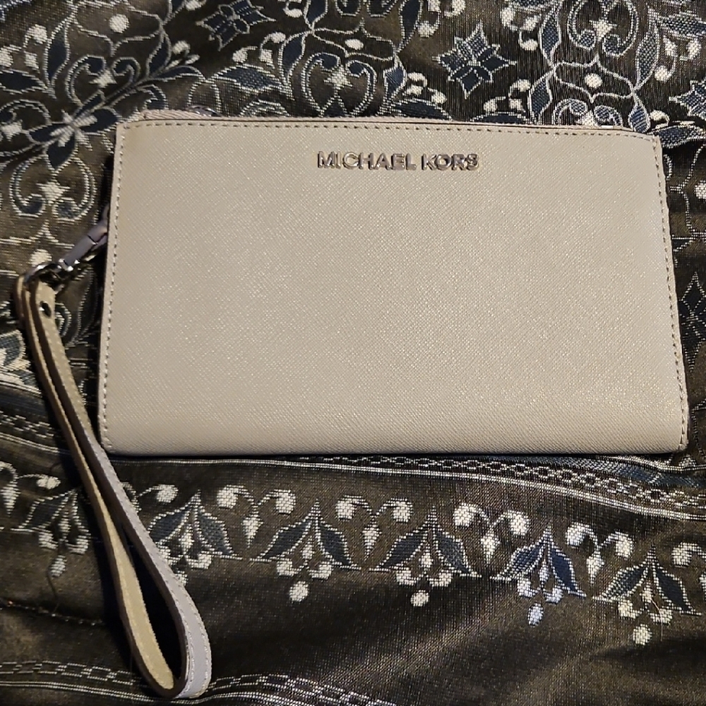 MICHAEL KORS Taupe Saffiano Wristlet